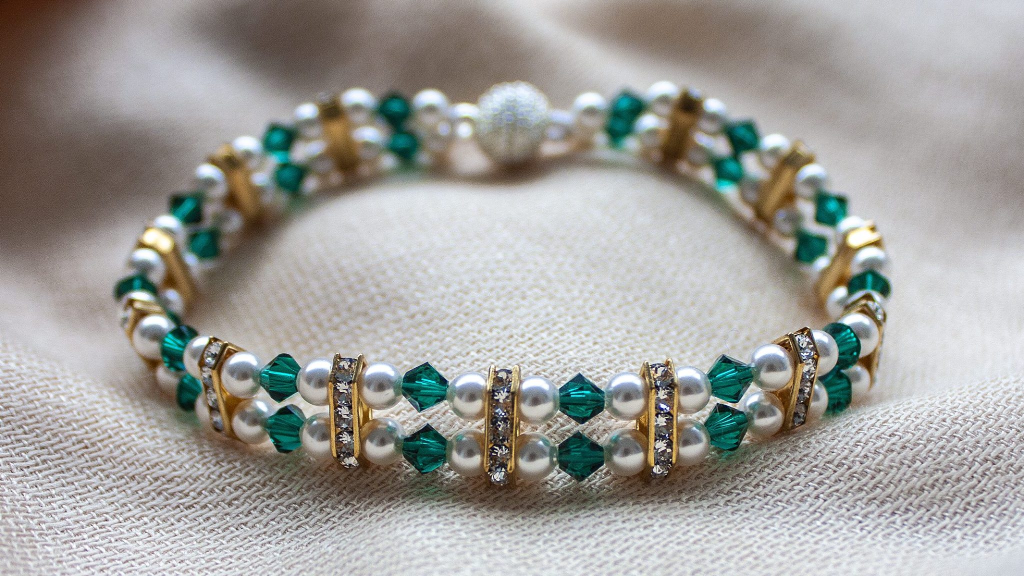 Bratara Royal Swarovski Emerald & Gold Duo