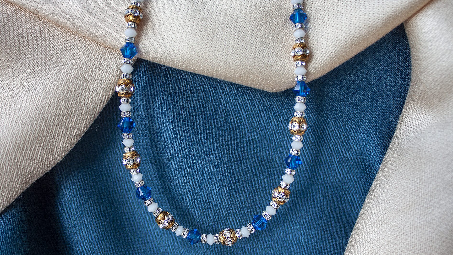 Colier Statement Swarovski Capri Blue & White Alabaster