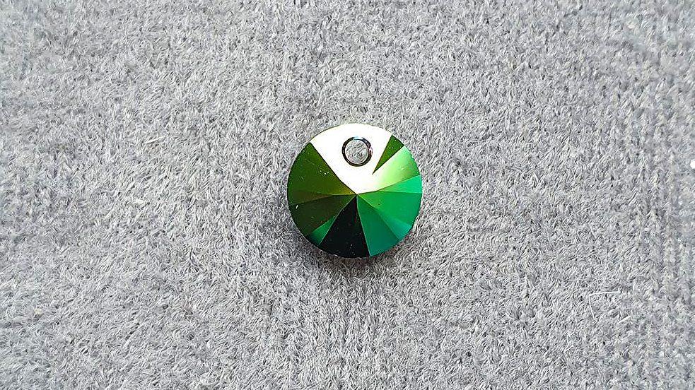 Element-Crystal-Pendant 6428 Xilion Scarabaeus Green 8mm Reversibil