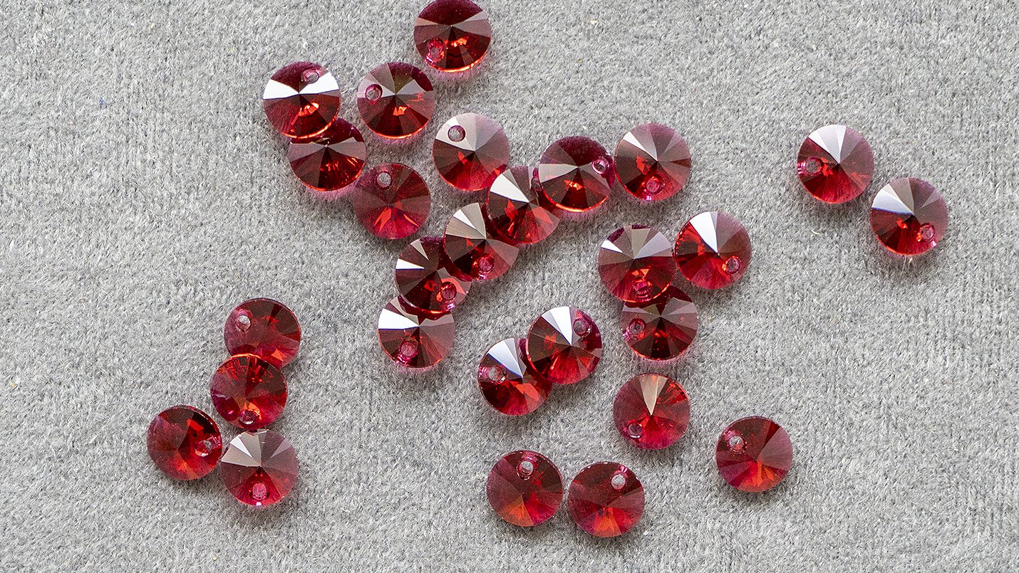 Element Crystal Pendant 6428 Xilion Scarlet 8mm