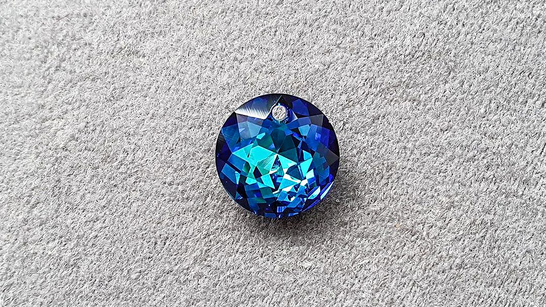 Element Crystal Pendant 6430 Classic Cut Bermuda Blue 10mm