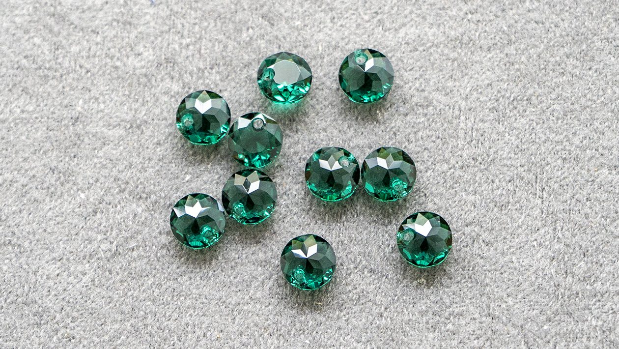 Element Crystal Pendant 6430 Classic Cut Emerald 10mm