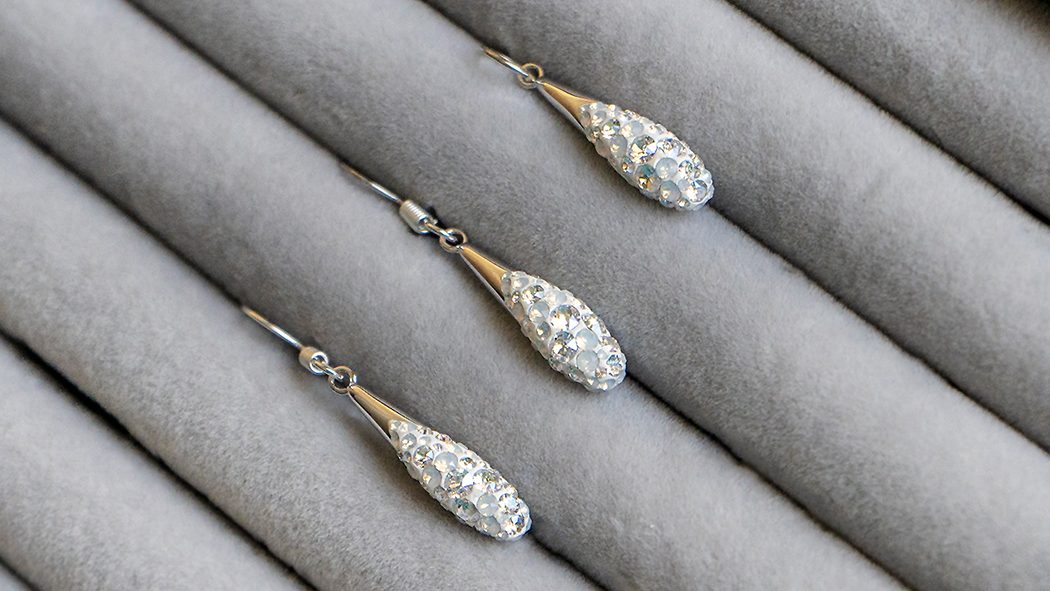 Set Cercei si Pandantiv White Opal